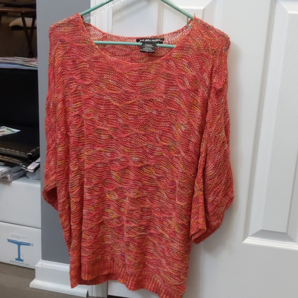 Short sleeve light knit sweater